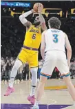  ?? ASHLEY LANDIS THE ASSOCIATED PRESS ?? Los Angeles Lakers forward LeBron James scores to pass Kareem Abdul-Jabbar to become the NBA’s all-time leading scorer as Oklahoma City Thunder guard Josh Giddey defends.