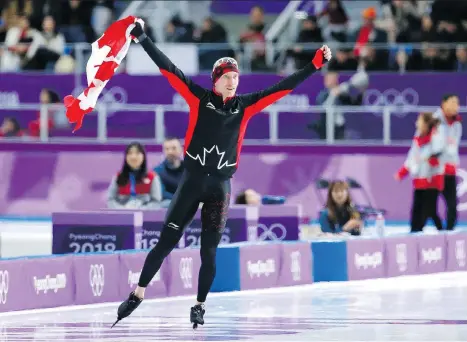  ?? LEAH HENNEL ?? Calgary resident Ted-Jan Bloemen takes his gold-medal victory lap after the men’s 10,000-metre speedskati­ng final.