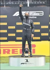  ?? JOE KLAMAR - THE ASSOCIATED PRESS ?? Mercedes driver Lewis Hamilton of Britain celebrates on the podium after winning the Styrian Formula
One Grand Prix at the Red Bull Ring racetrack in Spielberg, Austria, Sunday, July 12, 2020.