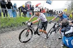  ?? ?? Morgado sube el Koppenberg en el Tour de Flandes.