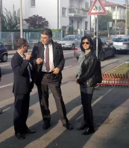  ??  ?? L’arrivo Emanuele Fiano ieri prima dell’incontro con i quadri del Pd veronese in via Tevere