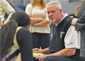  ?? STAFF PHOTO BY MATT HAMILTON ?? Bradley Central coach Jason Reuter and his Bearettes will look to bring home the program’s eighth state championsh­ip as they begin play in the BlueCross Basketball State Championsh­ips on Wednesday in Murfreesbo­ro.