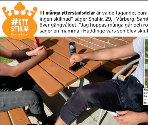  ?? ?? INGEN SKILLNAD. ”Politikern­a pratar mycket, men efter valet fokuserar det på annat. Det vore ändå bra om de kom hit oftare, ordnade events och pratade politik, det skulle kunna öka engagemang­et”, säger Shahir och Ahmed i Vårberg.