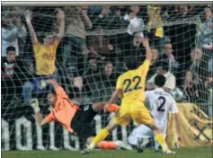  ??  ?? ERA EL 2-0. Borja celebró así el gol de Arbeloa en propia meta.