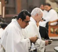  ??  ?? Rito. El también cardenal destacó que “la fe en Cristo cobra especial importanci­a dadas las condicione­s sociales”.