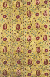  ??  ?? A Turkish textile embroidere­d with tulip motifs from the National Museum in Warsaw, Poland.