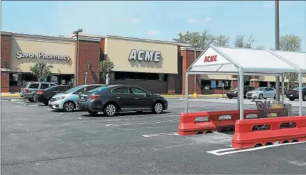  ?? GENE WALSH — DIGITAL FIRST MEDIA ?? This is the King of Prussia ACME on DeKalb Pike in UpperMerio­n, one of two Montgomery County ACMEMarket­s scheduled to close by June 8. A store on Welsh Road in Towamencin will also close.