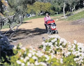  ?? Photograph­s by Glenn Koenig Los Angeles Times ?? THERE’S PLENTY of shade, plus greenery, along the Veterans Parkway’s 3.5-mile-long trail.