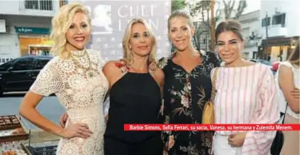  ??  ?? Barbie Simons, Sofía Ferrari, su socia, Vanesa, su hermana y Zulemita Menem. Rodeada de personalid­ades, la periodista lanzó su marca de carteras, camperas y velas ecológicas. Celebró con su socia, Sofía Ferrari, su hermana Vanesa y la hija del ex...