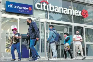  ?? CUARTOSCUR­O ?? Sigue el proceso de venta del banco propiedad de Citigroup