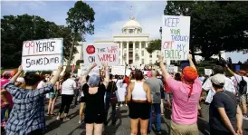  ?? Bild: Butch Dill/tt ?? Protester mot den nya abortlagen i Alabama som är den striktaste i USA.