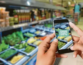  ?? Foto: Weedezign, stock.adobe.com ?? In den Supermärkt­en der Zukunft zeigen Smartphone-Apps und Handscanne­r den Kunden auch Rabattakti­onen und Coupons der jeweiligen Händler an.