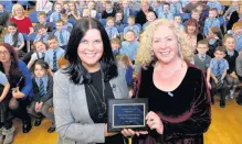  ??  ?? All smiles Teacher Jacqui McBurnie, left, and UKLA president Tracy Parvin show off the new award