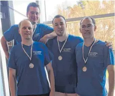  ?? FOTO: TV ALDINGEN ?? Die Aldinger Schwimmer (von links) Thomas Reiniger, Manuel Mauch, Tobias Brändle und Alexander Dickhaus kehrten erfolgreic­h aus Villingen zurück.