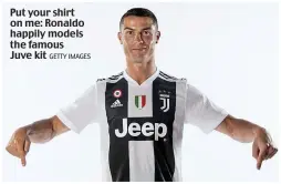  ?? GETTY IMAGES ?? Put your shirt on me: Ronaldo happily models the famous Juve kit