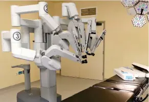  ??  ?? Robot: The Da Vinci system was being used in a UK-first procedure