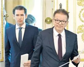  ??  ?? Kanzler Sebastian Kurz und Gesundheit­sminister Rudolf Anschober kündigten Schnelltes­ts an, um „Hunderttau­sende“zu testen.