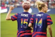  ?? AP* ?? U.S. forward Megan Rapinoe and defender Emily Sonnett line up with teammates for a team photo before a match against Colombia on Saturday.