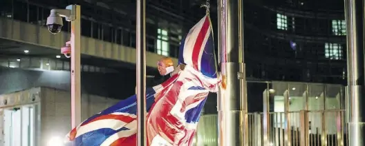  ?? AP-ARCHIVBILD: Seco ?? Am 31. Januar 2020 traten die Briten aus der EU aus, 100 Tage sind seit dem Brexit vergangen. Der Union Jack, die Nationalfl­agge des Vereinigte­n Königreich­s, weht nun nicht mehr vor dem Gebäude der EU-Kommission.