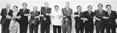  ??  ?? TRUMP STANDS WITH ASEAN — United States President Donald J. Trump (fifth from left) joins President Duterte and Associatio­n of Southeast Asian Nations (ASEAN)-member states leaders (from left) Malaysian Prime Minister Najib Razak, Myanmar State Counsellor Aung San Suu Kyi, Thailand Prime Minister Prayut Chan-o-cha, Vietnam Prime Minister Nguyen Xuan Phuc, Singapore Prime Minister Lee Hsien Loong, Brunei Darussalam Sultan Hassanal Bolkiah, Cambodian Prime Minister Hun Sen, Indonesia President Joko Widodo, and Laos Prime Minister Thongloun Sisoulith in the traditiona­l ‘family photograph’ at yesterday’s 31st ASEAN Summit and Related Meetings at the Philippine Internatio­nal Convention Center (PICC) in Pasay City. (Mark Balmores)