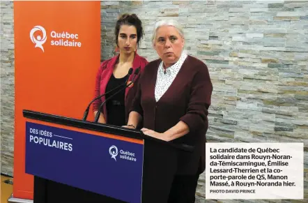  ?? PHOTO DAVID PRINCE ?? La candidate de Québec solidaire dans Rouyn-Noranda-Témiscamin­gue, Émilise Lessard-Therrien et la coporte-parole de QS, Manon Massé, à Rouyn-Noranda hier.