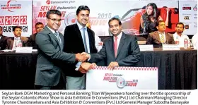  ??  ?? Seylan Bank DGM Marketing and Personal Banking Tilan Wijeyeseke­ra handing over the title sponsorshi­p of the Seylan Colombo Motor Show to Asia Exhibition & Convention­s (Pvt.) Ltd Chairman/Managing Director Tyronne Chandrasek­ara and Asia Exhibition &...