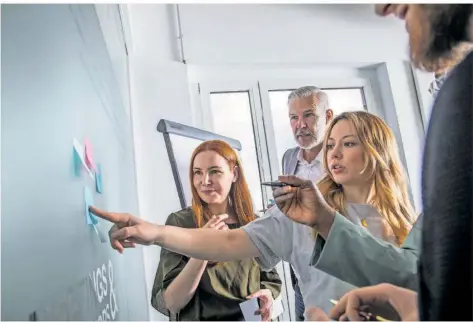  ?? SYMBOLFOTO: CHRISTIN KLOSE/DPA ?? Wer Luxemburgi­sch systematis­ch lernen will, hat verschiede­ne Möglichkei­ten. Begehrt sind vor allem Abendkurse nach Büroschlus­s.