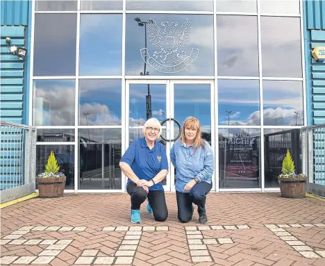  ??  ?? TWO women put in an end-to-end performanc­e as they trekked between football stadiums to raise money for charity.
Linda Sime, 55, and Catherine Scott, 62, walked the 25 miles from Dundee United’s Tannadice Park to St Johnstone’s McDiarmid Park.
They...