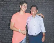  ??  ?? Emilio Osorio y su papá, el productor de la serie, Juan Osorio.