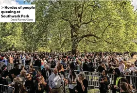  ?? David Ramos/Getty ?? > Hordes of people queuing at Southwark Park