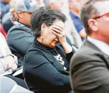  ?? Elizabeth Conley / Staff photograph­er ?? Attendees react as former Crosby ISD Superinten­dent Keith Moore addresses the board Tuesday about the financial crisis.