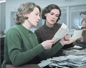  ?? PROVIDED BY CLAIRE FOLGER ?? Jean Cole (Carrie Coon, left) and Loretta McLaughlin (Keira Knightley) team up to investigat­e a serial killer in “Boston Strangler.”