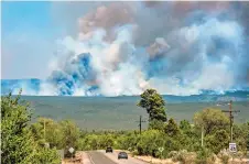  ?? ?? El siniestro arde en las montañas cerca de Pecos