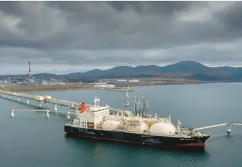  ?? AP 2021 ?? A tanker loads its cargo of liquefied natural gas from the Sakhalin-2 project in the port of Prigorodno­ye, Russia.