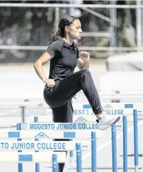  ?? ANDY ALFARO aalfaro@modbee.com ?? Sprinter Taylor Snaer warms up during practice at Modesto Junior College in Modesto on May 14.