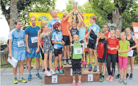  ?? FOTO: EBERHARD GEISSLER ?? Das Gymnasium Spaichinge­n gewann beim Berglauf die Schulwertu­ng.