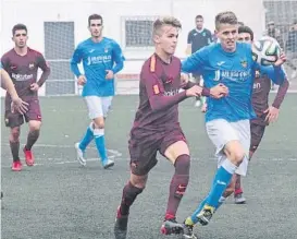  ?? FOTO: LLEIDA ESPORTIU ?? El Barcelona, que va golejar 2-4 el Lleida Esportiu, és segon a la classifica­ció a dos punts de l’equip revelació del campionat, El Olivar