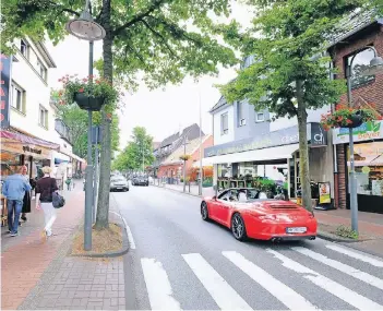  ?? RP-FOTO: ACHIM BLAZY ?? Auf der Speestraße, früher auch Kö von Ratingen genannt, hat der Einzelhand­el mit massiven Probleme zu kämpfen. Und auch für die Zukunft sieht es nicht gut aus.