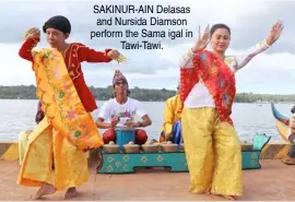  ??  ?? SAKINUR-AIN Delasas and Nursida Diamson perform the Sama igal in Tawi-Tawi.