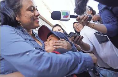  ?? PHOTOS BY NICK OZA/THE REPUBLIC ?? Lourdes Marianela DeLeon reunites with her son, Leo, on Tuesday after nearly three months apart from each other.