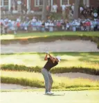  ?? JARED C. TILTON/GETTY IMAGES ?? Aaron Wise plays a shot on the 18th hole during the second round of the U.S. Open.