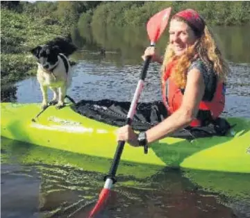  ??  ?? Angela Jones kayaking with Jack on board