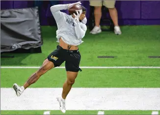  ?? MATTHEW HINTON/AP ?? LSU wide receiver Ja’Marr Chase dazzled NFL scouts at his pro-day workout, including Falcons GM Terry Fontenot, offensive coordinato­r Dave Ragone and wide receivers coach David Brock.