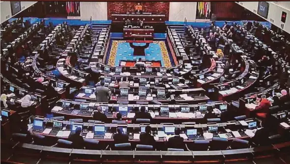  ?? PIC BY ZULFADHLI ZULKIFLI ?? Most of the seats at the Dewan Rakyat were empty yesterday.