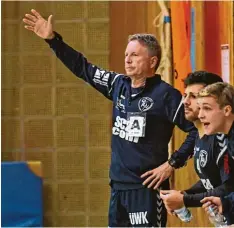  ?? Foto: Ernst Mayer ?? Udo Mesch hat es derzeit nicht leicht: Sein TSV Niederraun­au steht in der Landesliga gewaltig unter Druck.