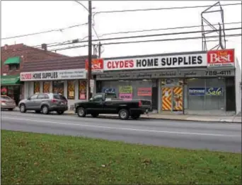  ?? KEVIN TUSTIN — DIGITAL FIRST MEDIA ?? Clyde’s has been an Upper Darby staple for almost 40 years. Now it’s perhaps at the end of the year. closing its doors,