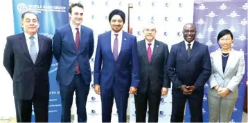  ??  ?? Ranjit (third left) poses with Record (second left) along with (from left) The World Bank’s lead financial sector specialist for Finance, Competitiv­eness and Innovation Global Practice Jose De Luna Martinez, SC deputy chief executive Datuk Zainal Izlan...
