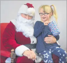  ?? KIRK STARRATT ?? Six-year-old London Poyser of Halls Harbour was happy to spend a few minutes with Santa.