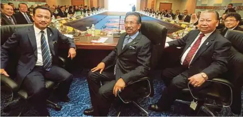  ??  ?? MUSA mempengeru­sikan Mesyuarat Majlis Tindakan Negeri Sabah di Pusat Pentadbira­n Negeri Sabah, Kota Kinabalu.