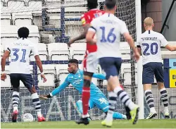  ??  ?? STOCK TAKER Preston North End’s Jayden Stockley scores equaliser